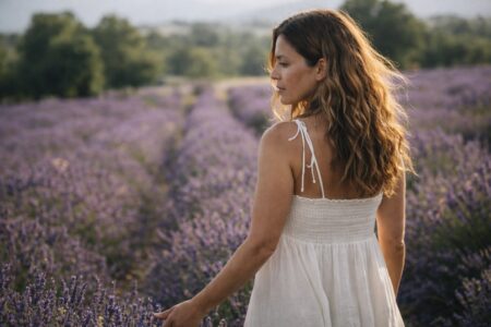 Tipps gegen Frizz am Morgen für ruhiges Haar heute